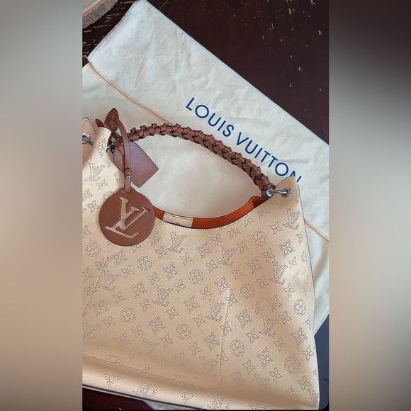 Fall 2021 (view on stamp tag) Louis Vuitton CARMEL - Picture 4 of 12